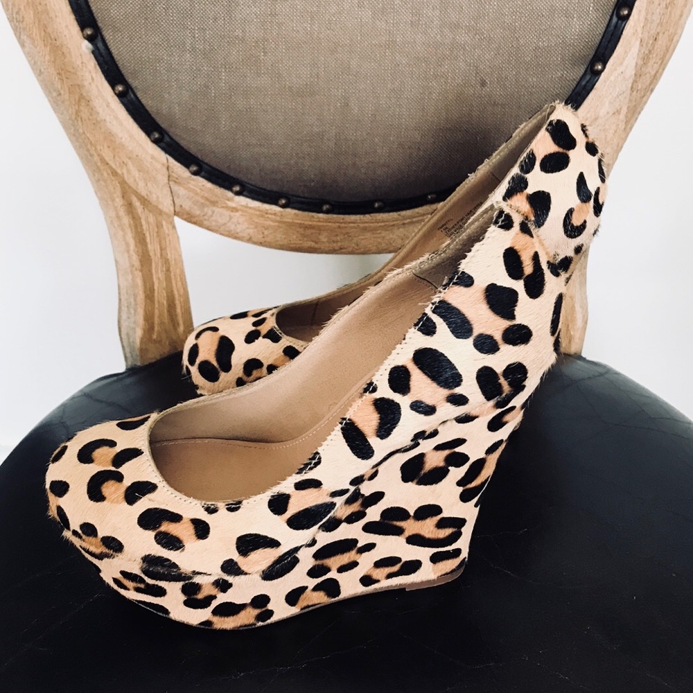 Steve Madden Leopard print platform wedges 7.5